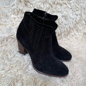 Vince Camuto Fenyia Black Suede round Toe Ankle Booties heel side zip size 9